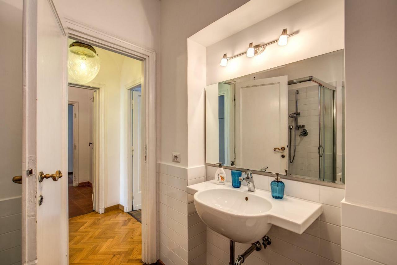 Campo Di Fiori 2 Bedroom Via Giulia Apartment Rom